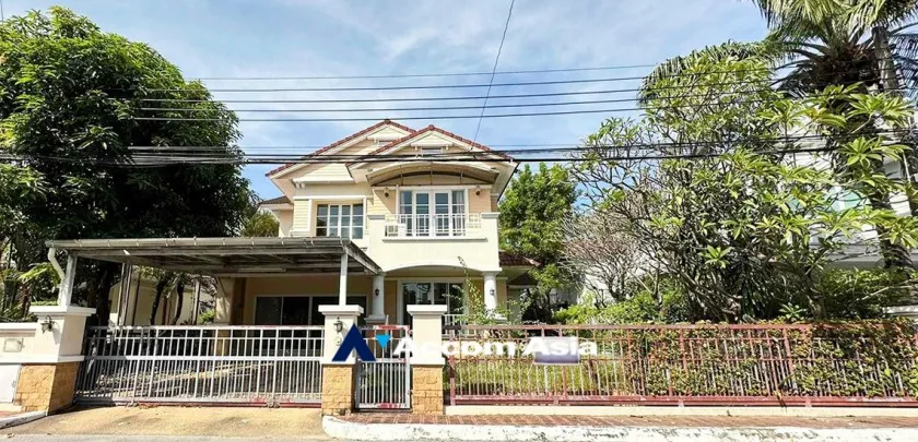 unit 3 Bedrooms  House For Rent & Sale in Pattanakarn, Bangkok  near BTS Bang Chak (AA33303)