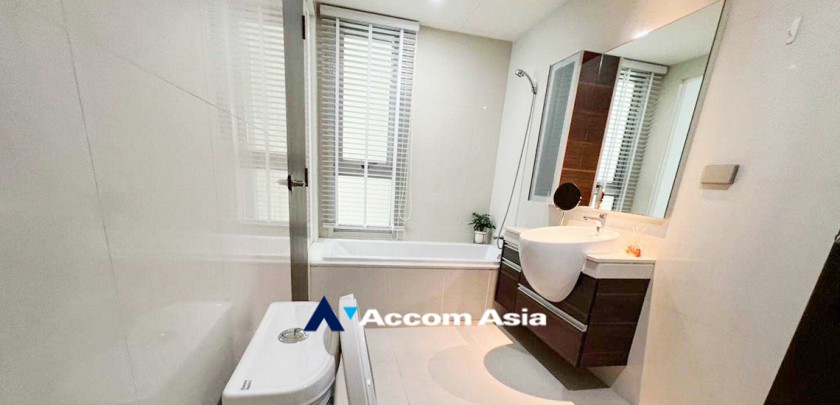 10  2 br Condominium For Sale in Sukhumvit ,Bangkok BTS Phra khanong at Le Luk AA33309