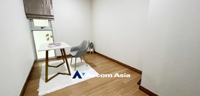7  2 br Condominium For Sale in Sukhumvit ,Bangkok BTS Phra khanong at Le Luk AA33309