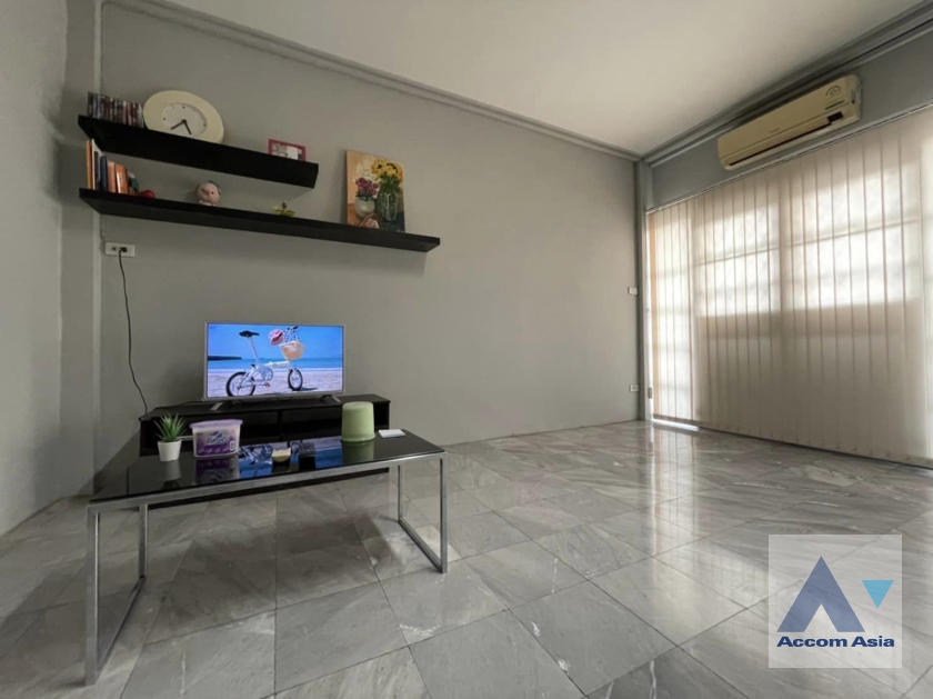 10  5 br Townhouse For Rent in Ratchadaphisek ,Bangkok MRT Sutthisan AA33316
