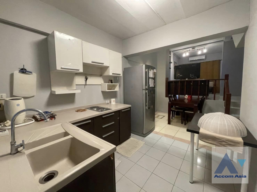 6  5 br Townhouse For Rent in Ratchadaphisek ,Bangkok MRT Sutthisan AA33316