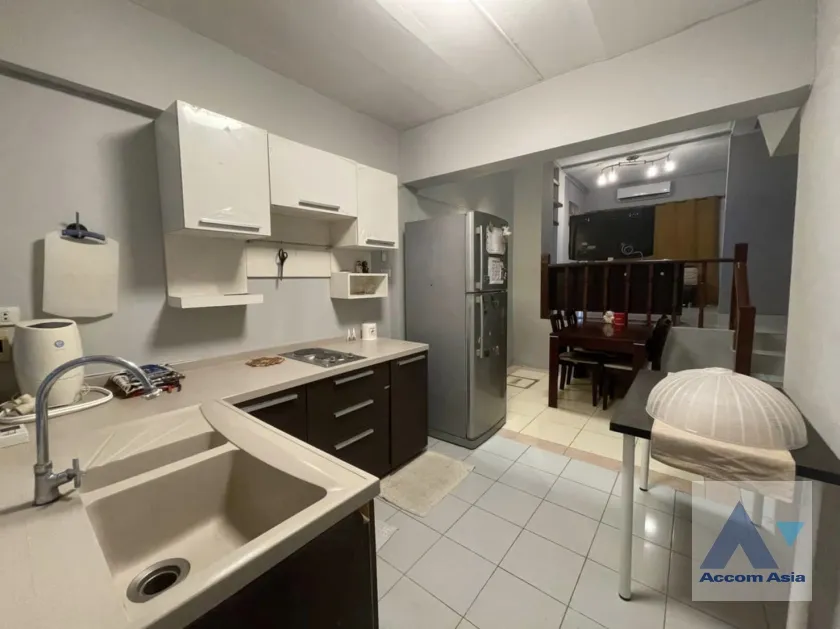 6  5 br Townhouse For Rent in Ratchadaphisek ,Bangkok MRT Sutthisan AA33316