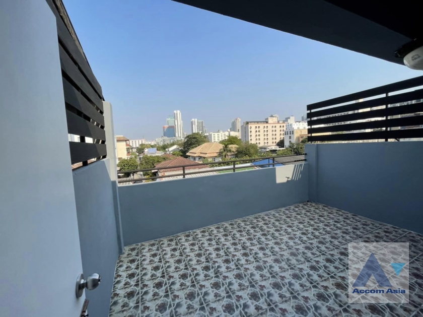 18  5 br Townhouse For Rent in Ratchadaphisek ,Bangkok MRT Sutthisan AA33316