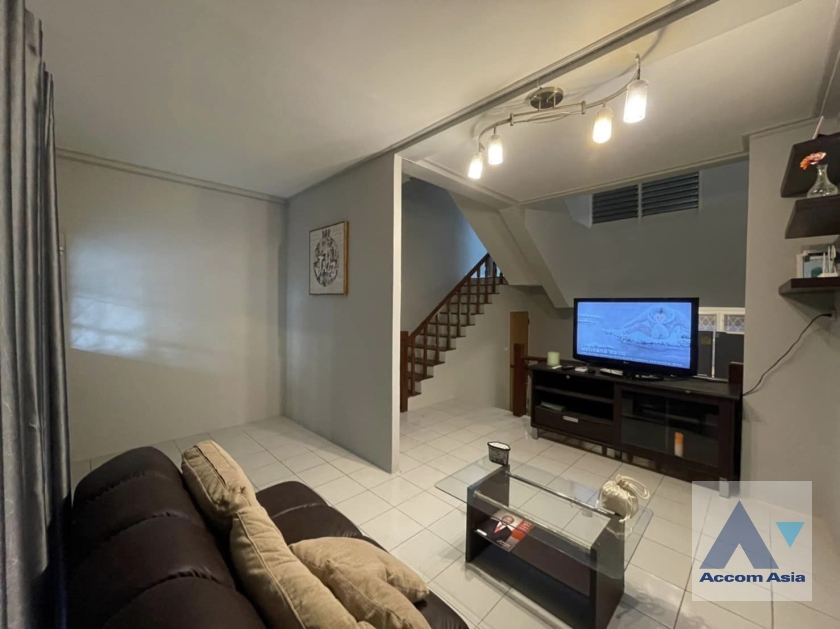  1  5 br Townhouse For Rent in Ratchadaphisek ,Bangkok MRT Sutthisan AA33316