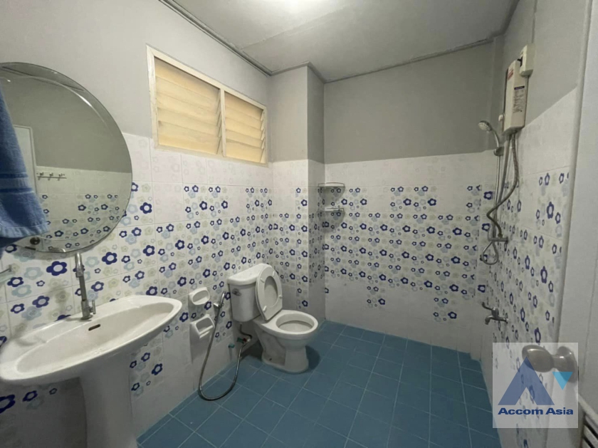 15  5 br Townhouse For Rent in Ratchadaphisek ,Bangkok MRT Sutthisan AA33316