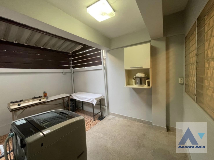 7  5 br Townhouse For Rent in Ratchadaphisek ,Bangkok MRT Sutthisan AA33316