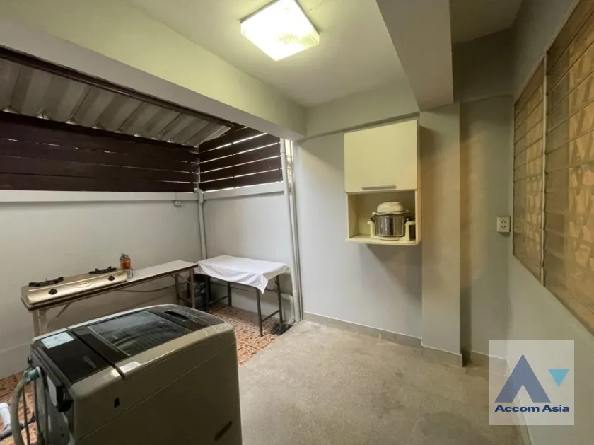 7  5 br Townhouse For Rent in Ratchadaphisek ,Bangkok MRT Sutthisan AA33316