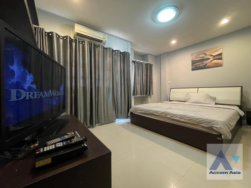 11  5 br Townhouse For Rent in Ratchadaphisek ,Bangkok MRT Sutthisan AA33316