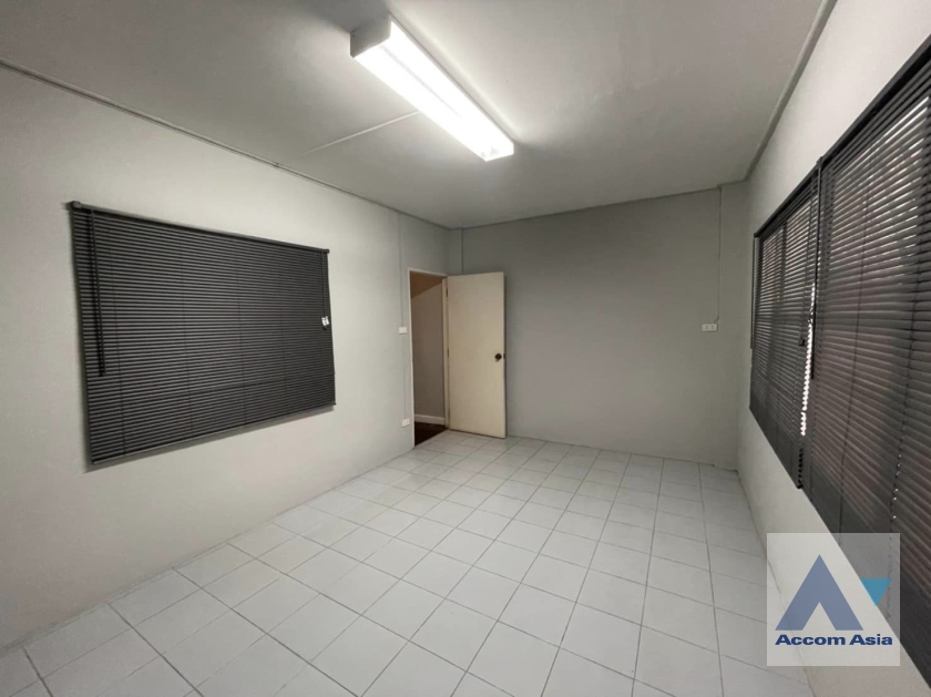 13  5 br Townhouse For Rent in Ratchadaphisek ,Bangkok MRT Sutthisan AA33316