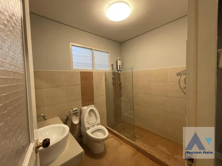 16  5 br Townhouse For Rent in Ratchadaphisek ,Bangkok MRT Sutthisan AA33316