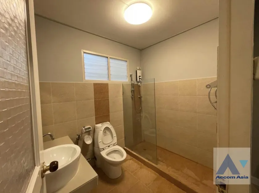 16  5 br Townhouse For Rent in Ratchadaphisek ,Bangkok MRT Sutthisan AA33316