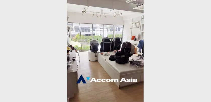 unit Retail / showroom For Rent in Sukhumvit, Bangkok  near BTS Phra khanong (AA33329)