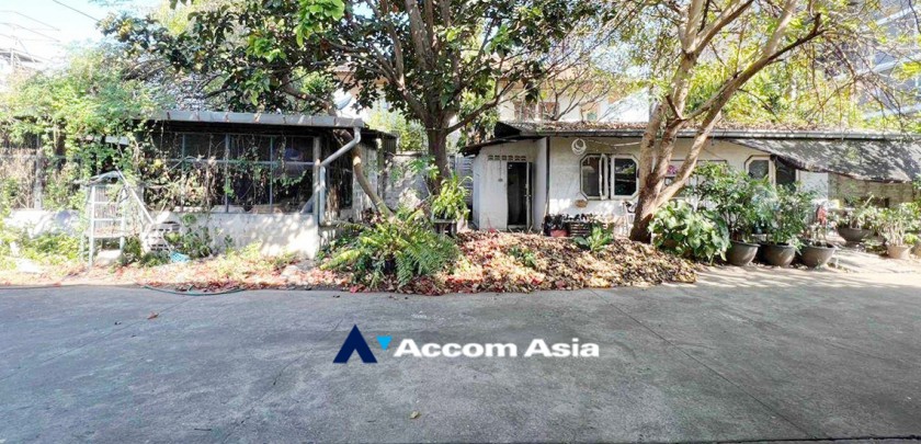  1  Land For Sale in Pattanakarn ,Bangkok BTS On Nut AA33356
