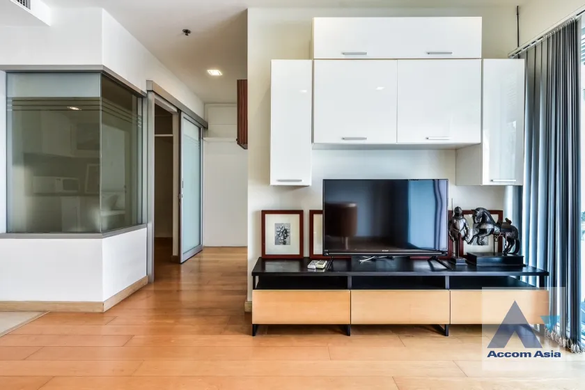 unit 2 Bedrooms  Condominium For Sale in Silom, Bangkok  near MRT Sam Yan - BTS Sala Daeng (AA33359)