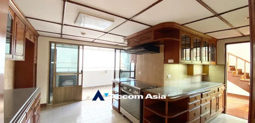 5  3 br Apartment For Rent in Sukhumvit ,Bangkok BTS Phrom Phong at Greenery garden and privacy AA33410