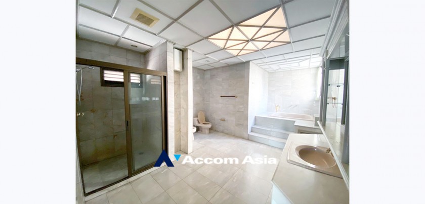 18  3 br Apartment For Rent in Sukhumvit ,Bangkok BTS Phrom Phong at Greenery garden and privacy AA33410