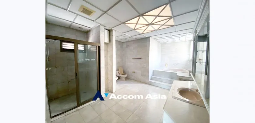 18  3 br Apartment For Rent in Sukhumvit ,Bangkok BTS Phrom Phong at Greenery garden and privacy AA33410