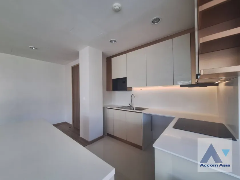 unitPet friendly |  3 Bedrooms  Apartment For Rent & Sale in Sathorn, Bangkok  near BTS Chong Nonsi (AA33430)