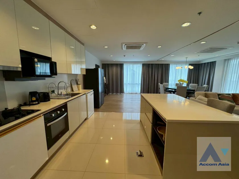 unitPet friendly | Spacious apartment with neat design and natural light in Sathorn (AA33431)