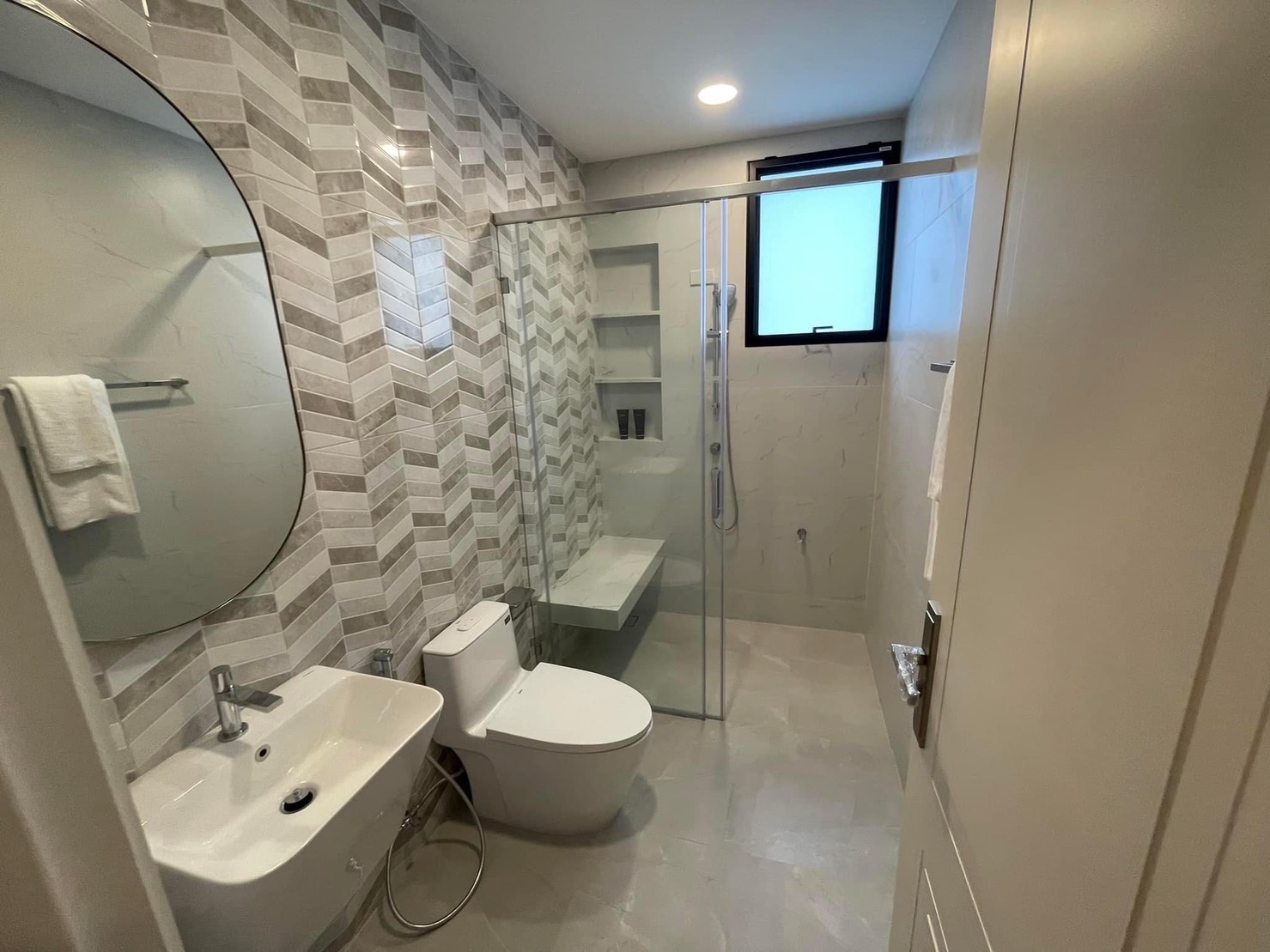 18  5 br House For Sale in Pattanakarn ,Bangkok ARL Ban Thap Chang at Exclusive Village AA33468