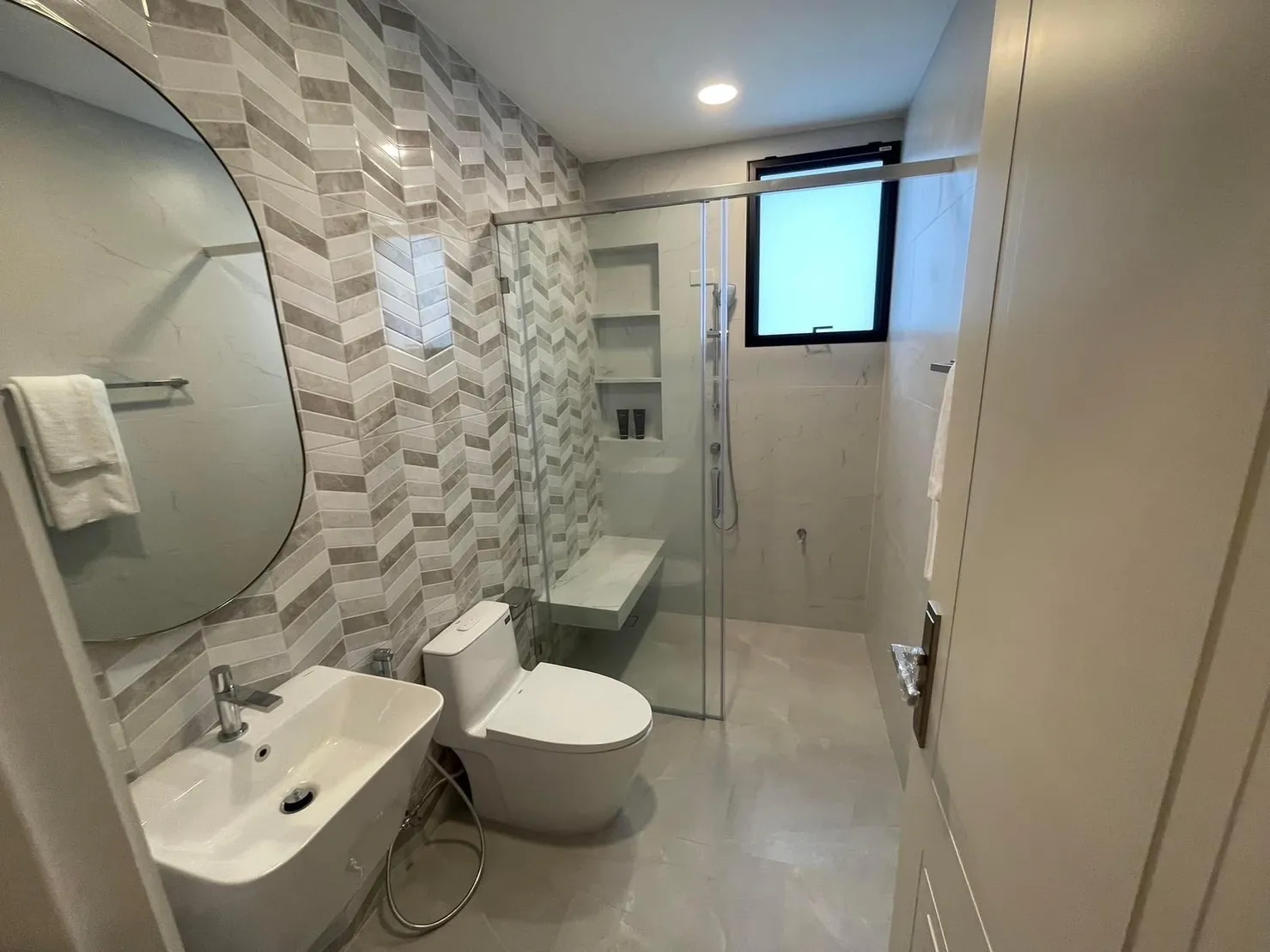 18  5 br House For Sale in Pattanakarn ,Bangkok ARL Ban Thap Chang at Exclusive Village AA33468
