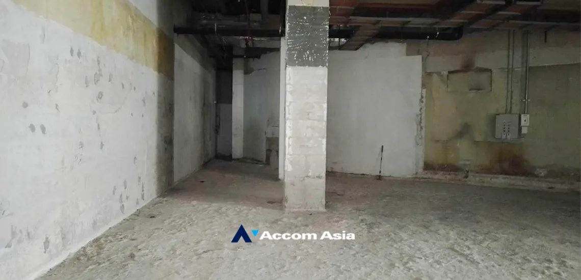 unit Retail / showroom For Rent in Ploenchit, Bangkok  near BTS Chitlom (AA33479)