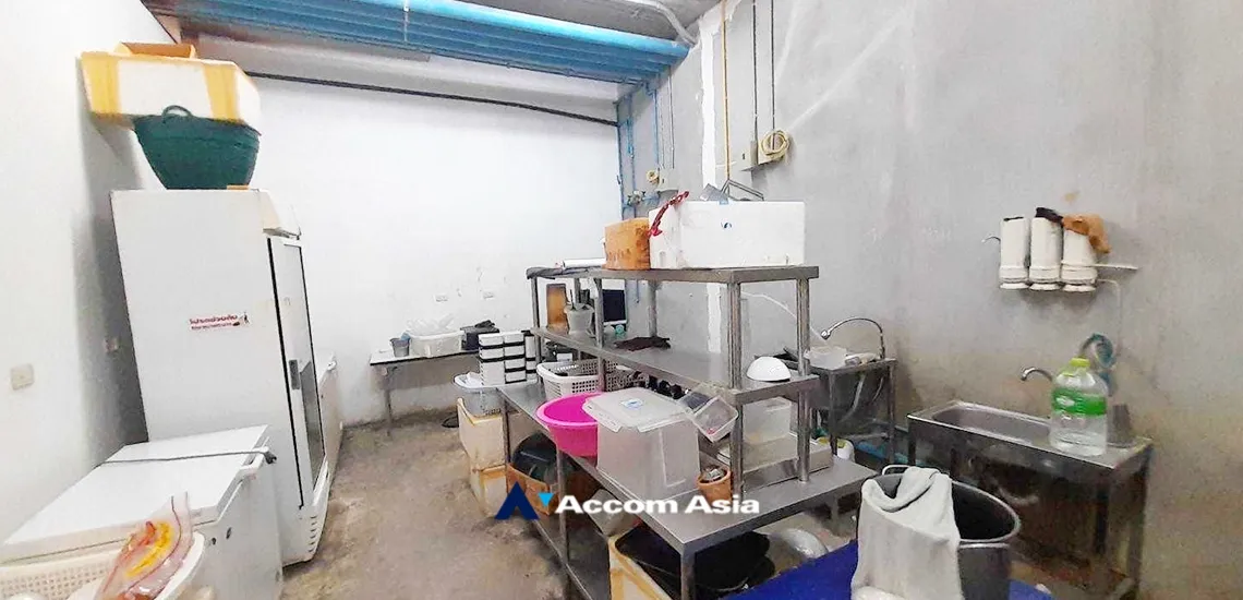 unit Retail / showroom For Rent in Sukhumvit, Bangkok  near MRT Phetchaburi - BTS Asok (AA33486)