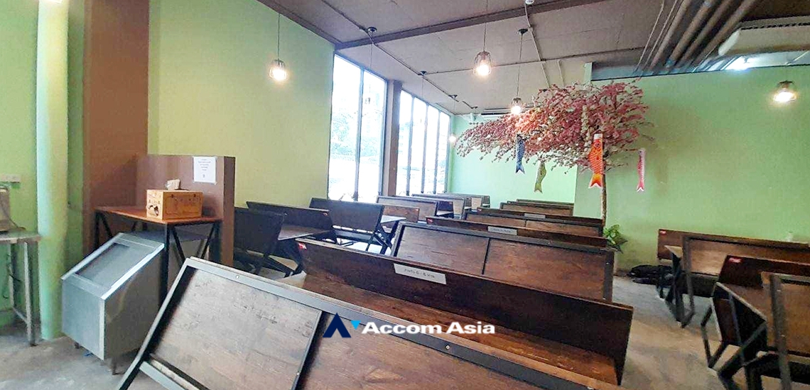  1  Retail / Showroom For Rent in Sukhumvit ,Bangkok MRT Phetchaburi - BTS Asok at Community Mall for rent AA33486