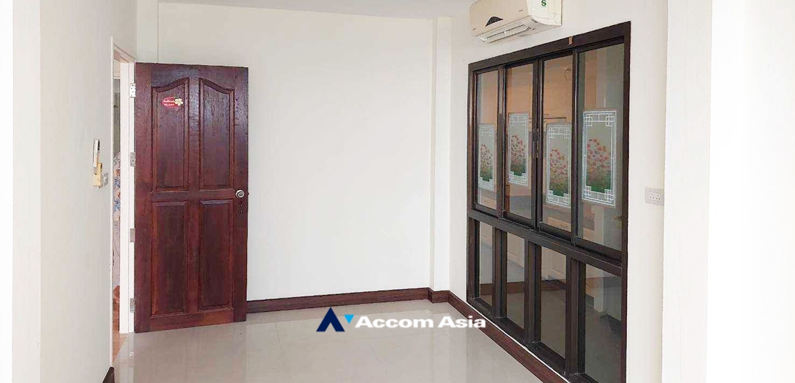 9  4 br House For Sale in Dusit ,Bangkok  AA33490