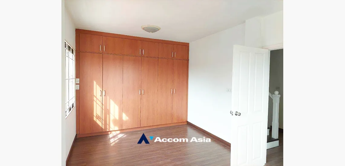 8  4 br House For Sale in Dusit ,Bangkok  AA33490