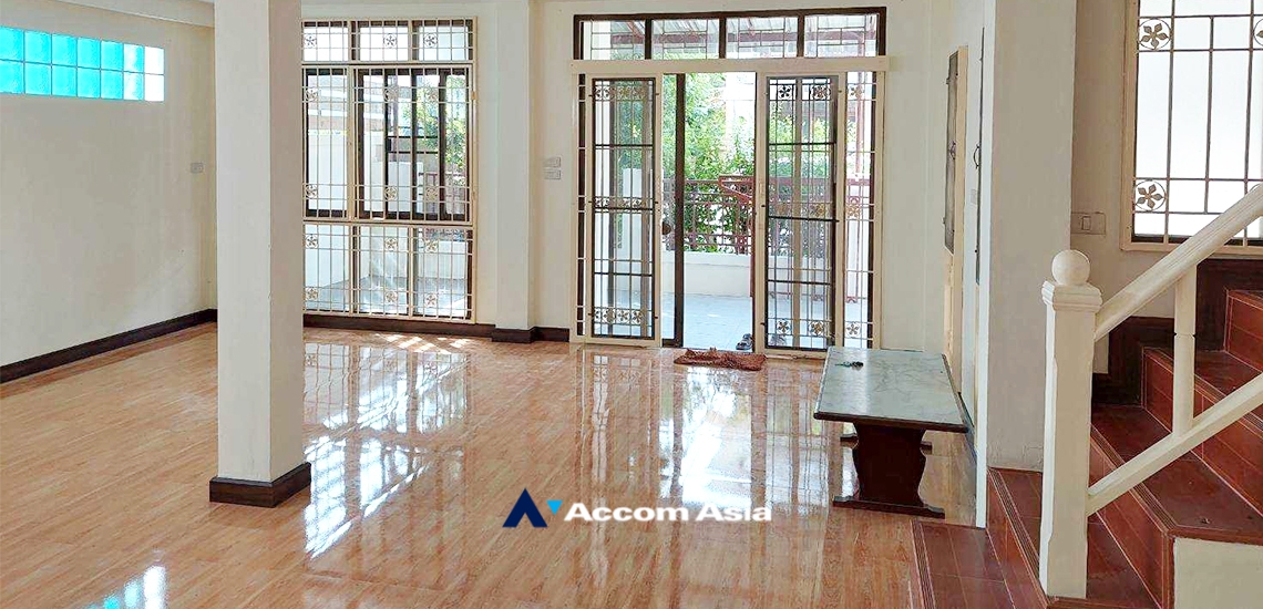  1  4 br House For Sale in Dusit ,Bangkok  AA33490