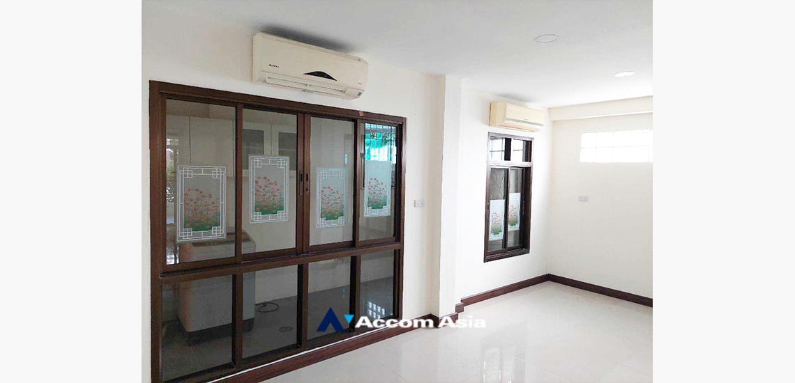 10  4 br House For Sale in Dusit ,Bangkok  AA33490