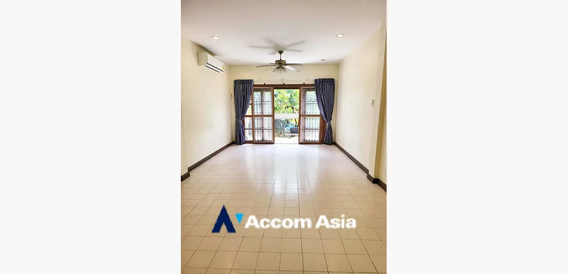 unit 3 Bedrooms  House For Rent in Sukhumvit, Bangkok  near BTS Bang Chak (AA33496)