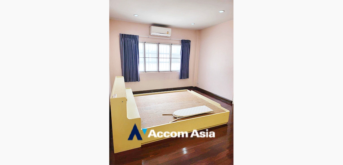 6  3 br House For Rent in Sukhumvit ,Bangkok BTS Bang Chak AA33496