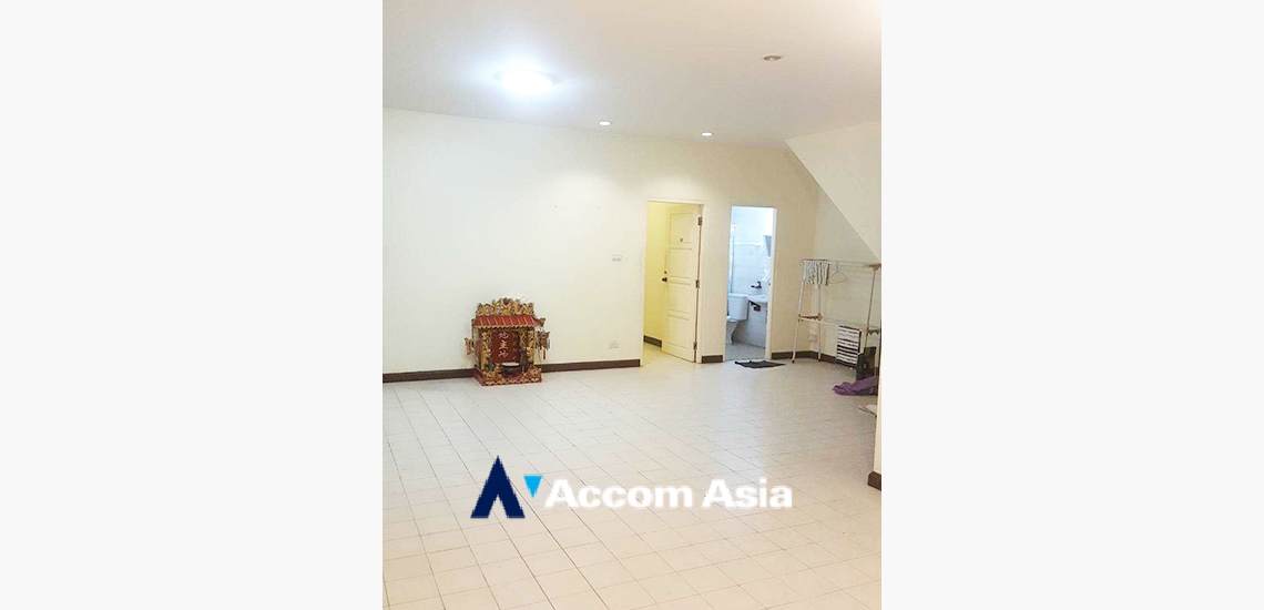  1  3 br House For Rent in Sukhumvit ,Bangkok BTS Bang Chak AA33496