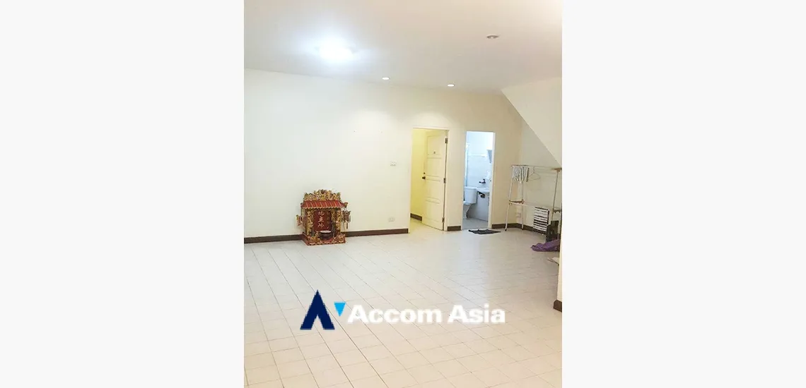 unit 3 Bedrooms  House For Rent in Sukhumvit, Bangkok  near BTS Bang Chak (AA33496)
