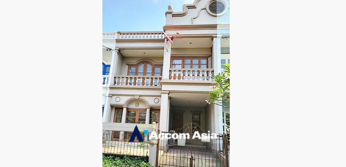unit 3 Bedrooms  House For Rent in Sukhumvit, Bangkok  near BTS Bang Chak (AA33496)
