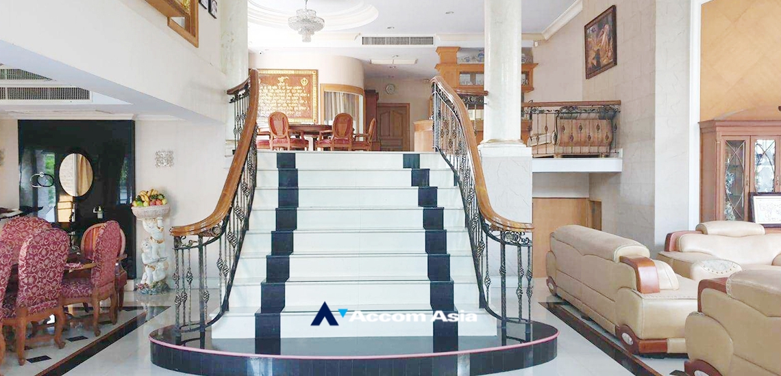 unit 6 Bedrooms  House For Sale in Sukhumvit, Bangkok  near BTS Nana (AA33500)