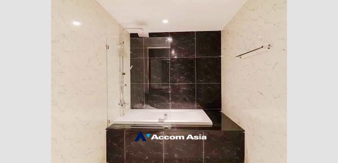 5  1 br Condominium For Sale in Silom ,Bangkok BTS Surasak at Nusa State Tower AA33554