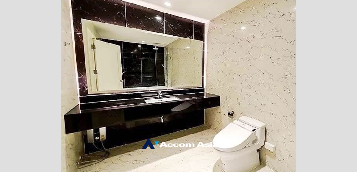 6  1 br Condominium For Sale in Silom ,Bangkok BTS Surasak at Nusa State Tower AA33554