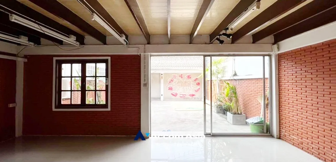  1  3 br House For Rent in Sukhumvit ,Bangkok BTS Phra khanong AA33573