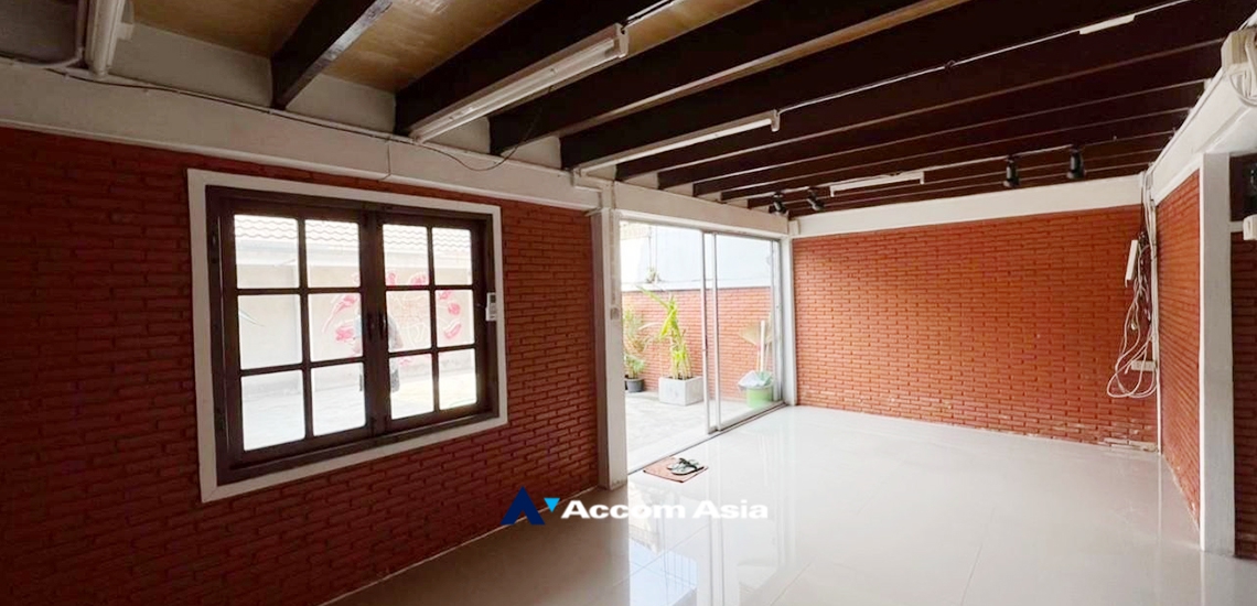  1  3 br House For Rent in Sukhumvit ,Bangkok BTS Phra khanong AA33573