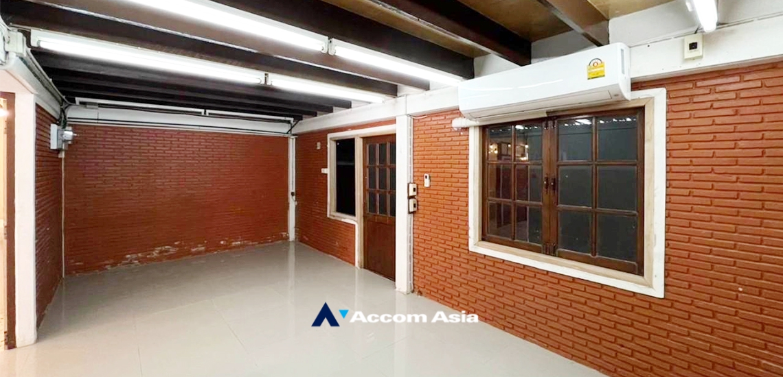 4  3 br House For Rent in Sukhumvit ,Bangkok BTS Phra khanong AA33573