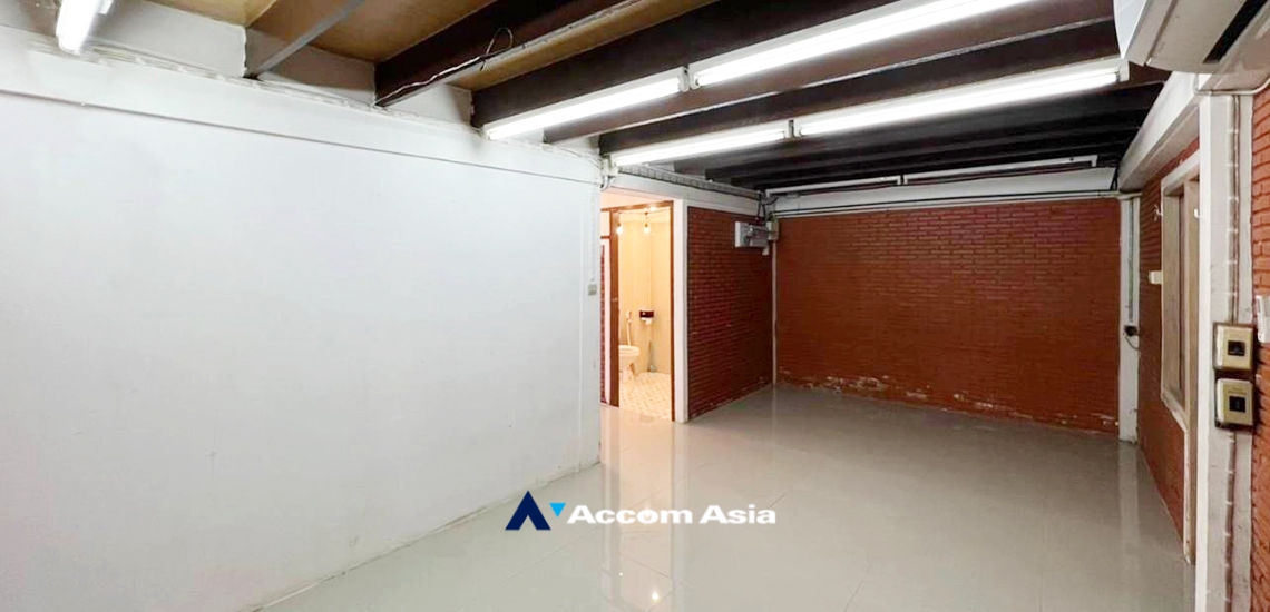 5  3 br House For Rent in Sukhumvit ,Bangkok BTS Phra khanong AA33573