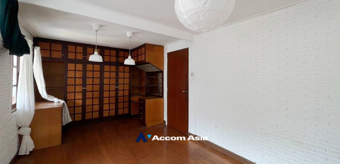 13  3 br House For Rent in Sukhumvit ,Bangkok BTS Phra khanong AA33573