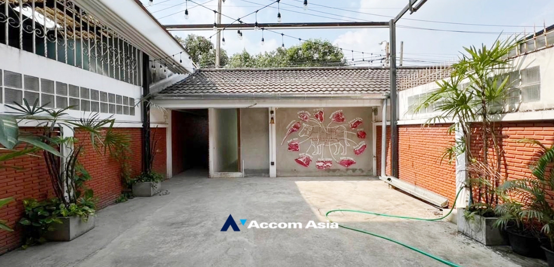 15  3 br House For Rent in Sukhumvit ,Bangkok BTS Phra khanong AA33573