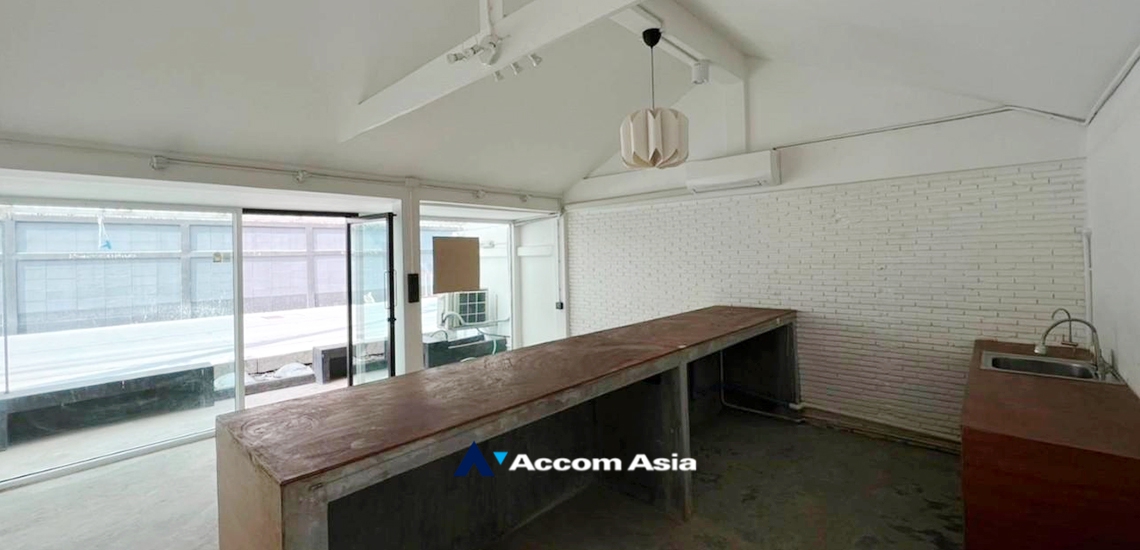 19  3 br House For Rent in Sukhumvit ,Bangkok BTS Phra khanong AA33573