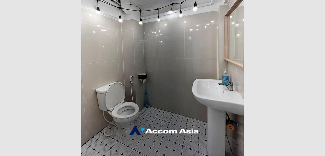 22  3 br House For Rent in Sukhumvit ,Bangkok BTS Phra khanong AA33573