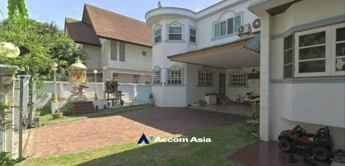 unit 5 Bedrooms  House For Sale in Bang Na, Bangkok  near BTS Bang Na (AA33577)