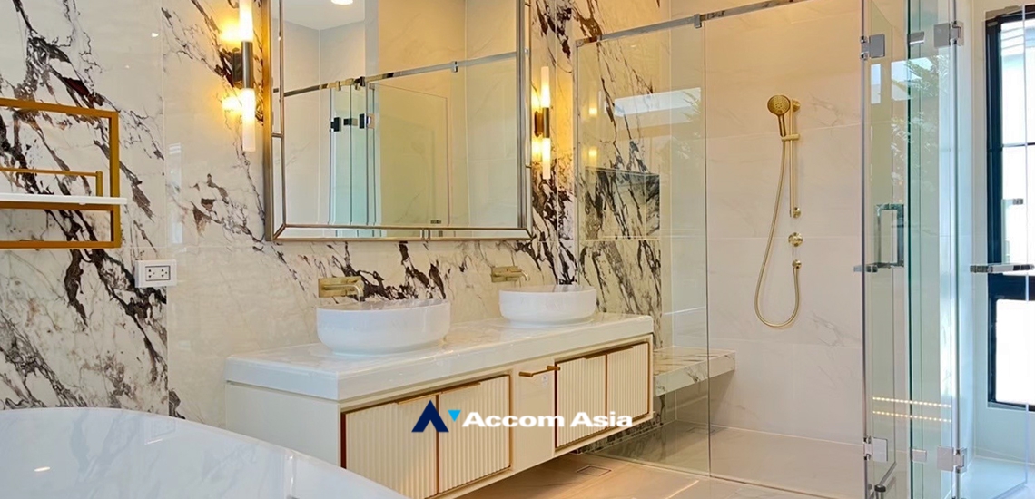 18  5 br House for rent and sale in Latkrabang ,Bangkok ARL Ban Thap Chang at Nantawan Rama 9 New Krungthepkreetha AA33612